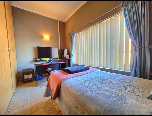 7 BEDROOM HOUSE FOR SALE IN DALVIEW